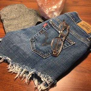 👖Levi’s Cutoff Shorts